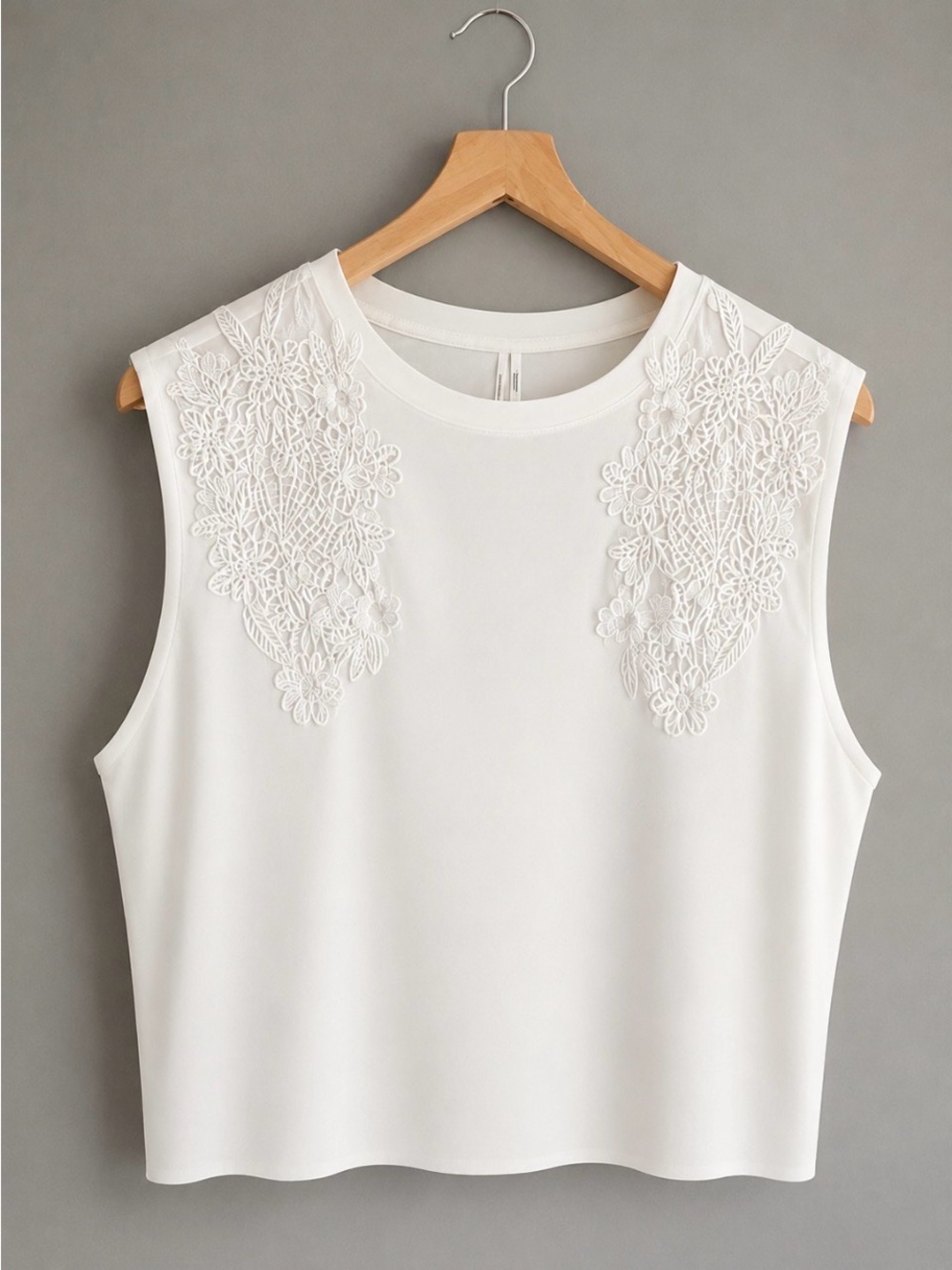 By Anthropologie Floral Appliqué Knit Muscle Cropped White Top Size Small